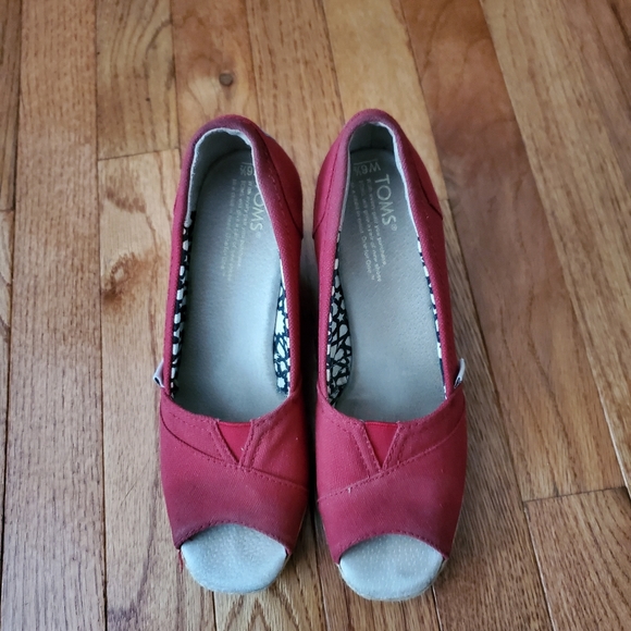 Toms Red Michelle Wedge Open Toe Sandal - Picture 5 of 10